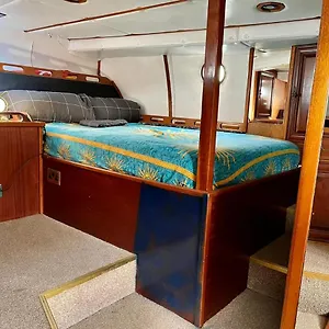 Salidas En Barco Botel