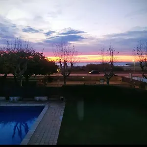 Primera Linea De Mar Y Piscina A 20 Minutos De Barcelona Frühstückspension